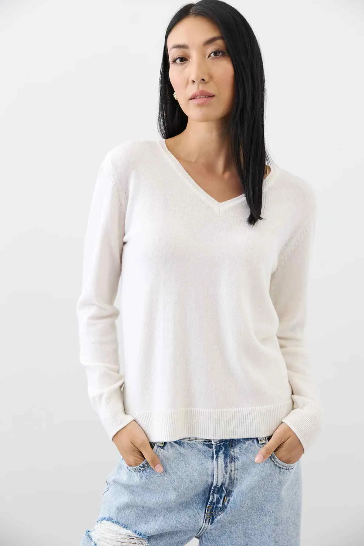 ESSENTIAL SLIM VEE IVORY