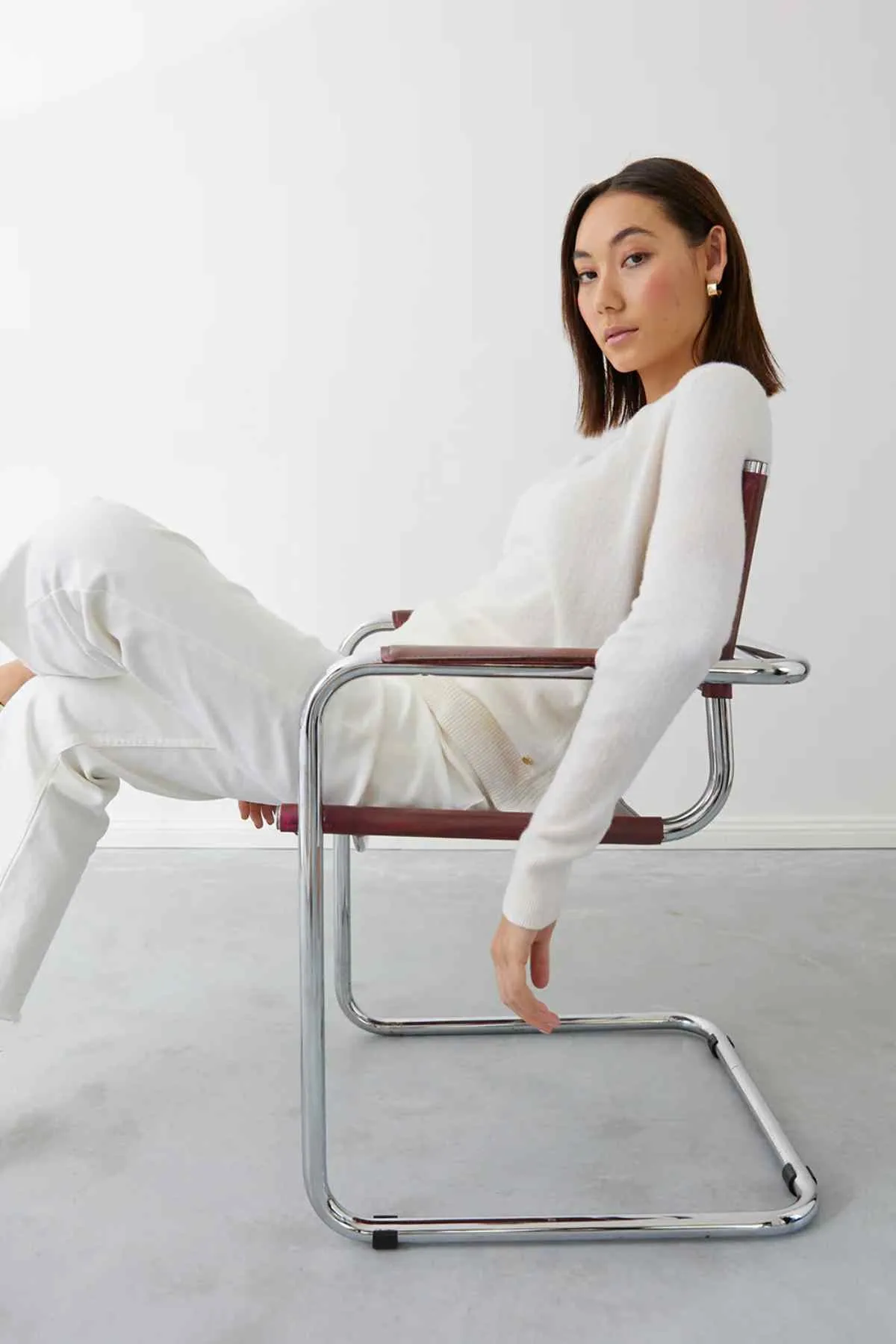 ESSENTIAL SLIM VEE IVORY