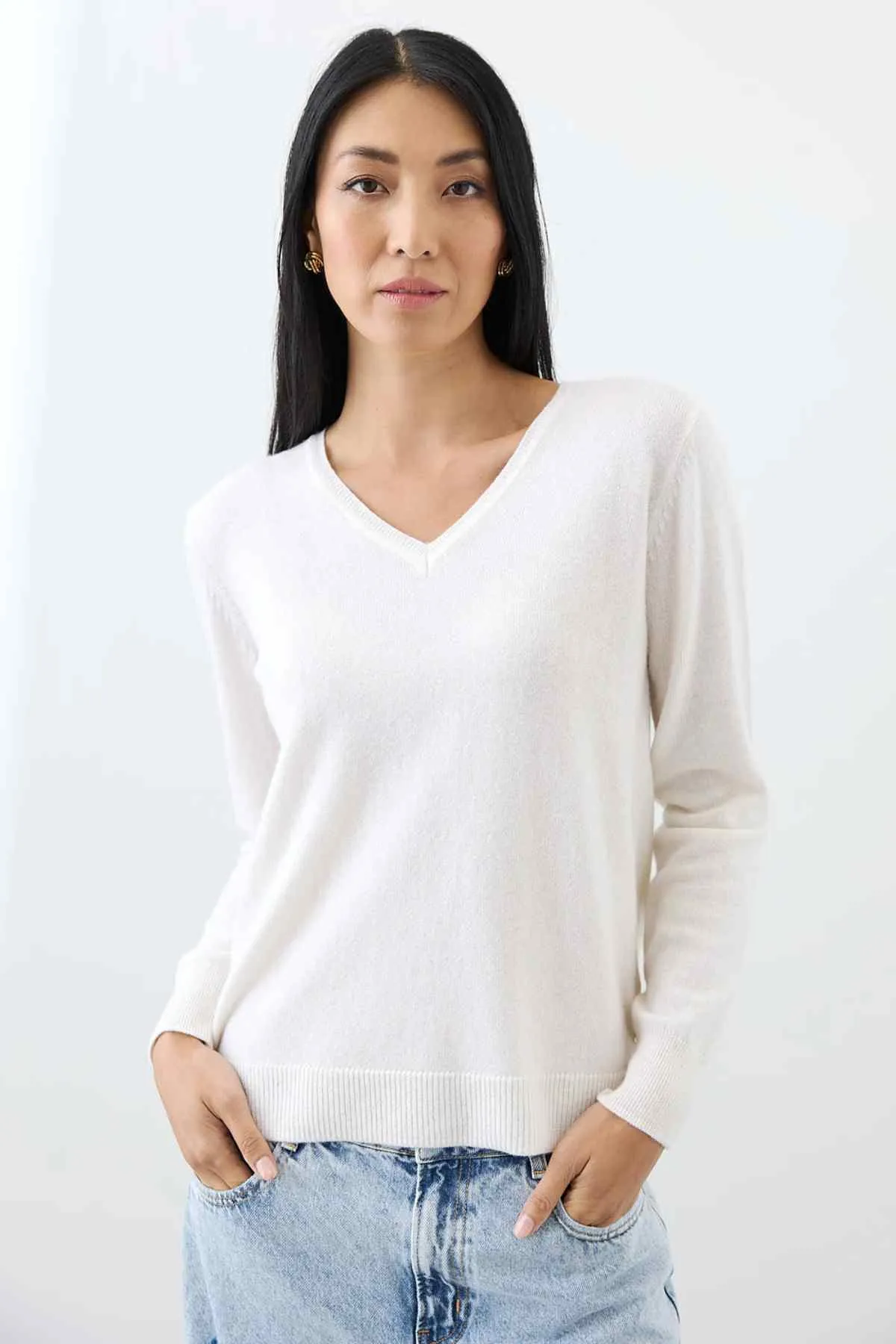 ESSENTIAL SLIM VEE IVORY