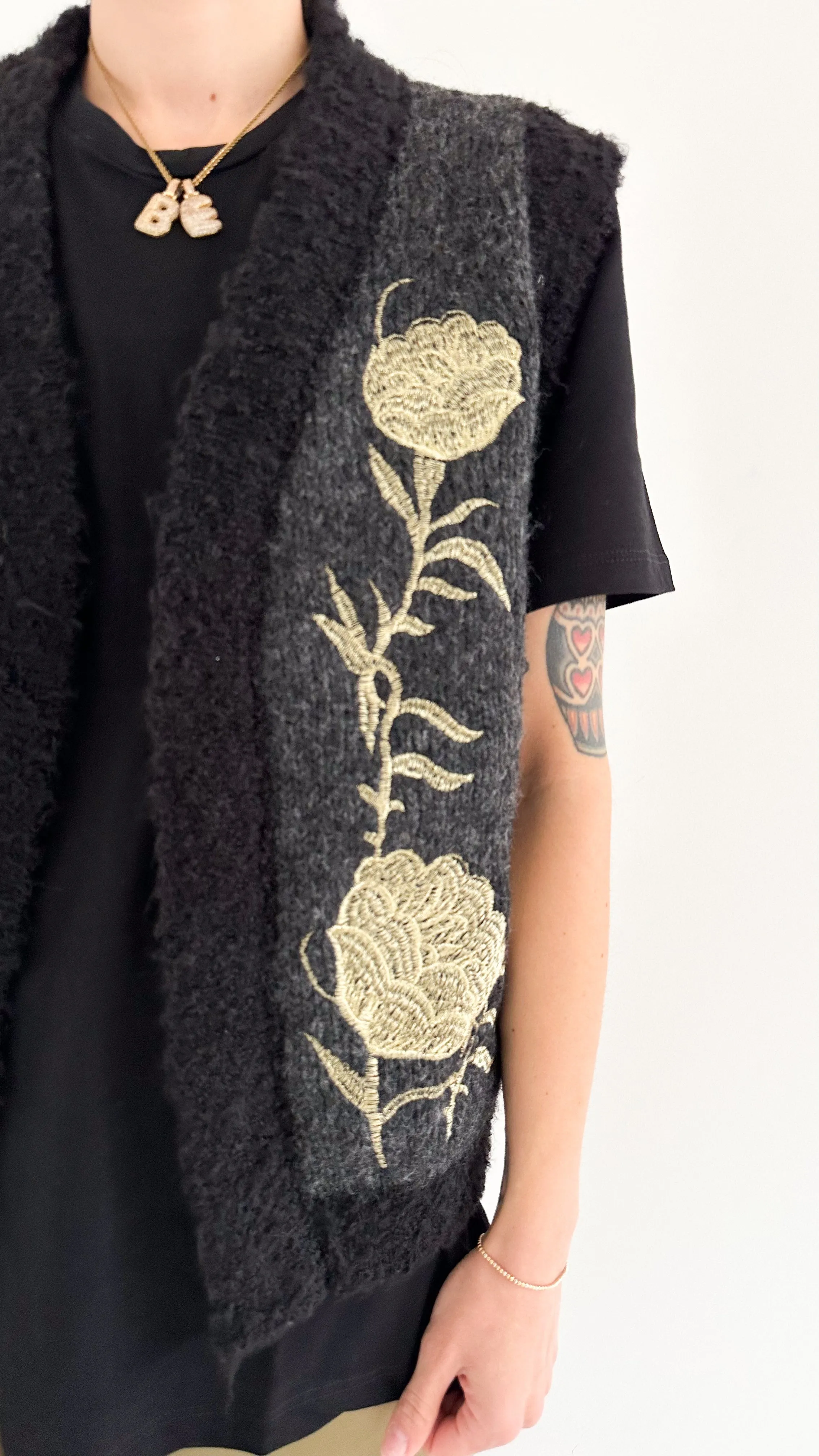 Gilet Grigio Con Dettagli