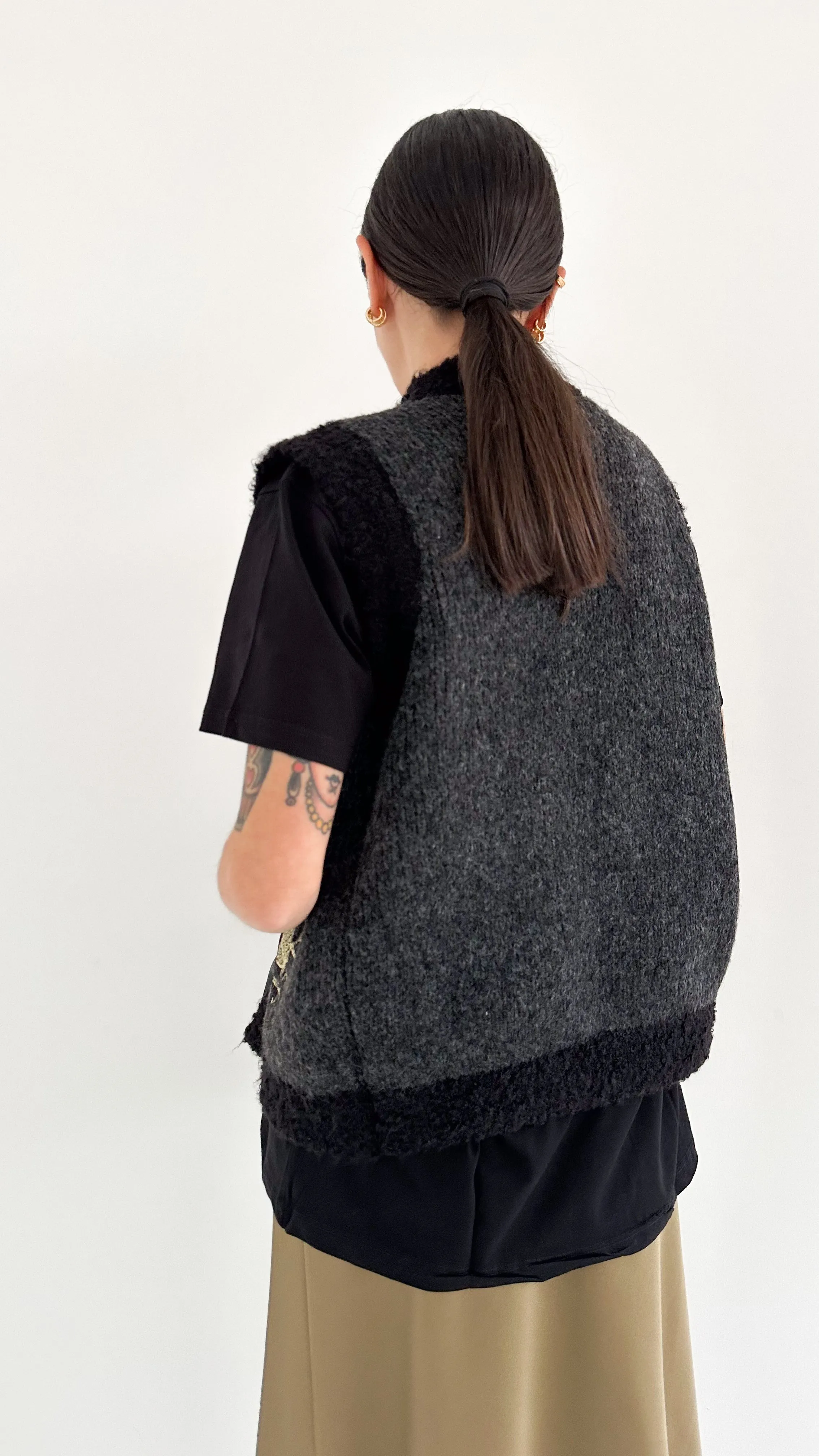 Gilet Grigio Con Dettagli