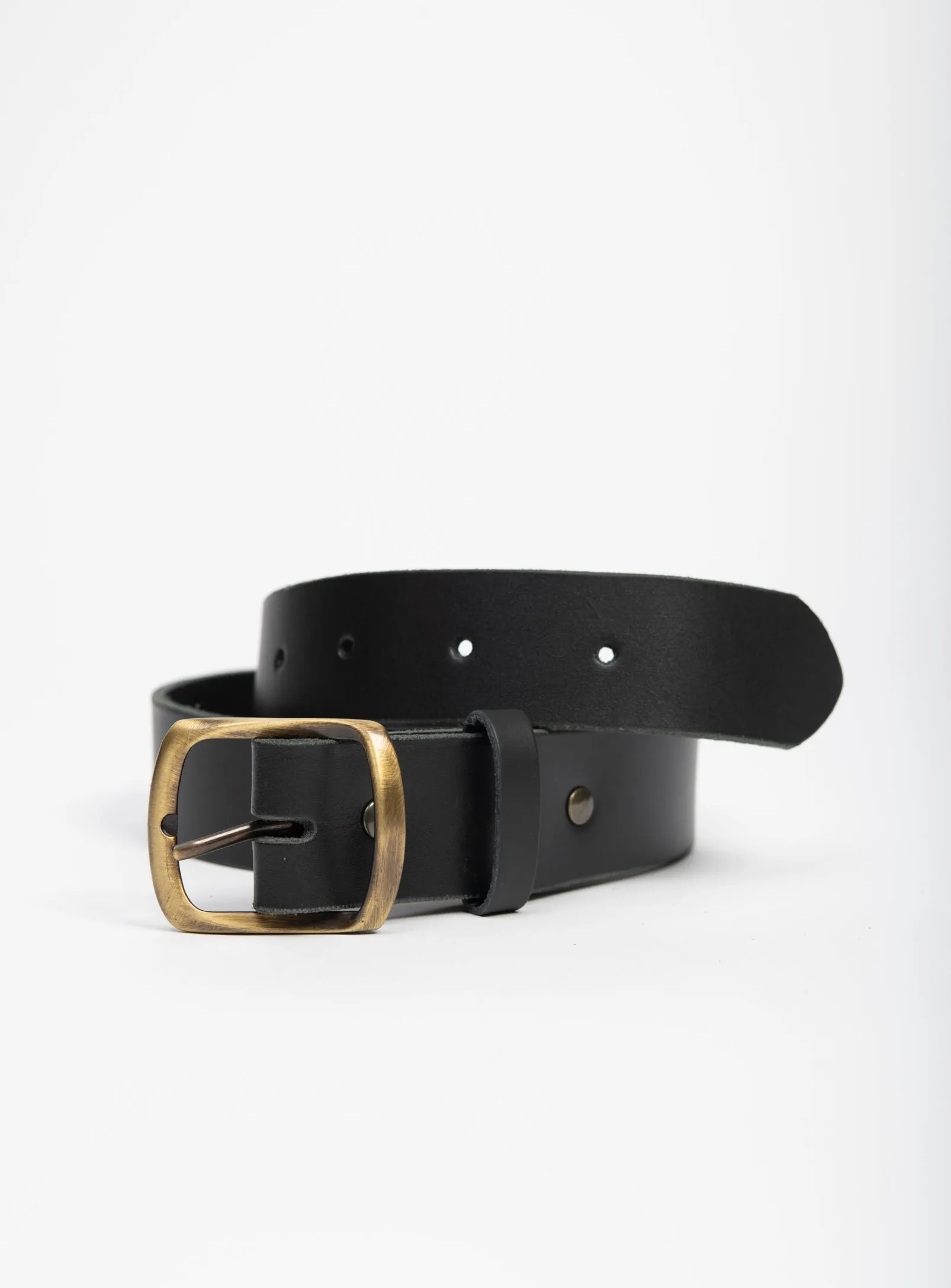Leather belt with solid brass buckle by VEINAGE