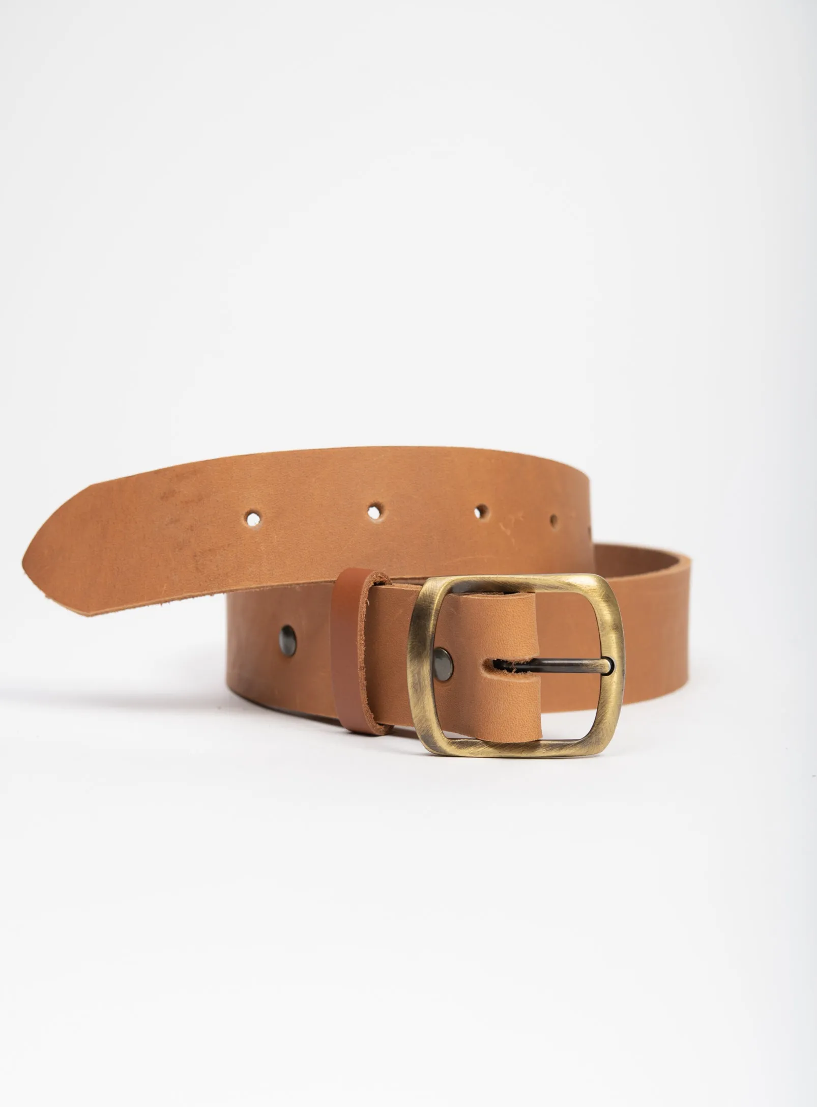 Leather belt with solid brass buckle by VEINAGE